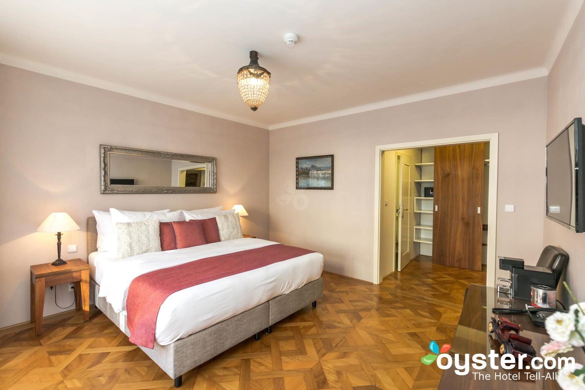 Hotel Golden Key Prague Castle Екстериор снимка