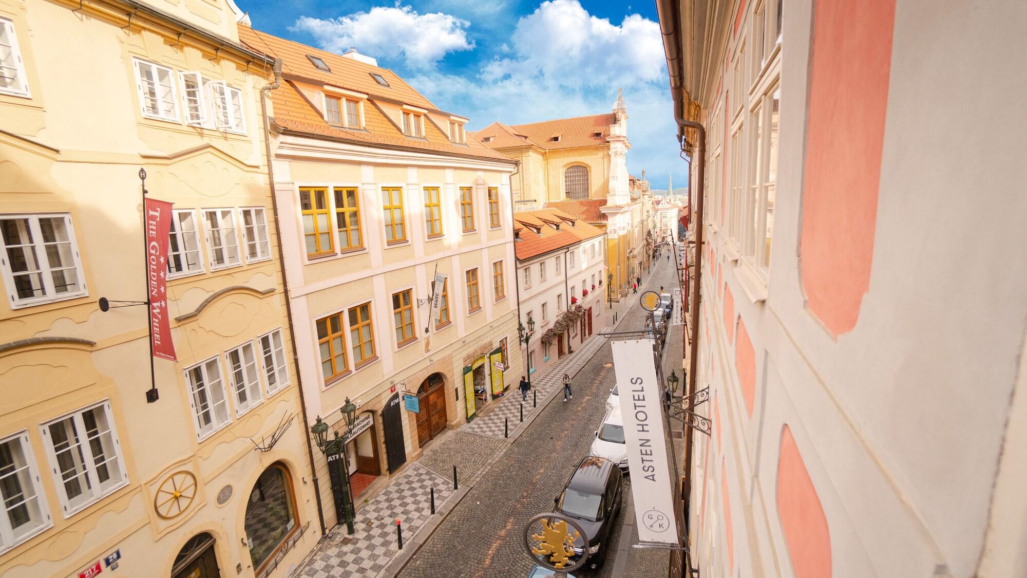 Hotel Golden Key Prague Castle Екстериор снимка