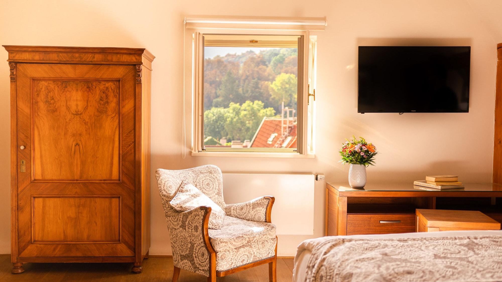 Hotel Golden Key Prague Castle Екстериор снимка