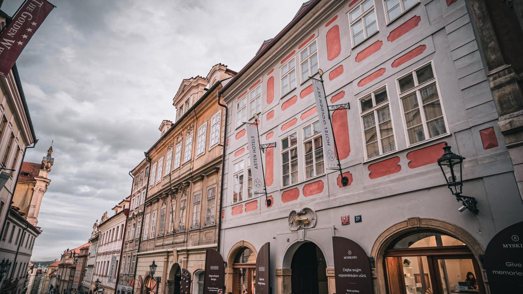 Hotel Golden Key Prague Castle Екстериор снимка