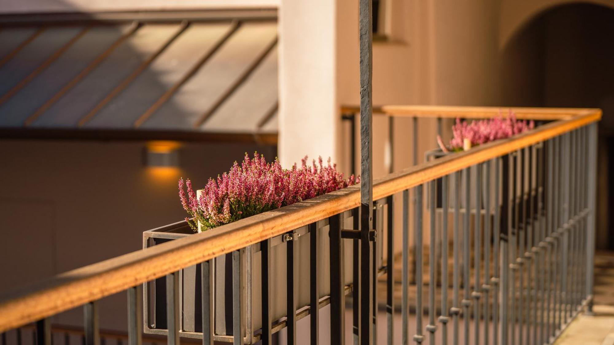 Hotel Golden Key Prague Castle Екстериор снимка