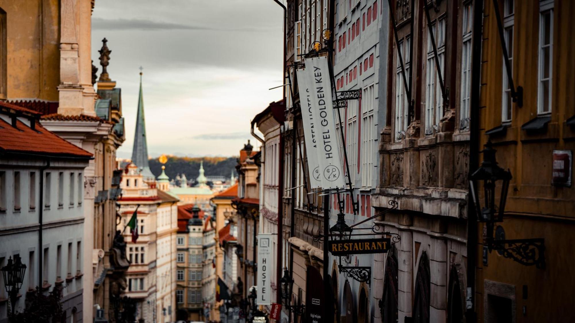 Hotel Golden Key Prague Castle Екстериор снимка