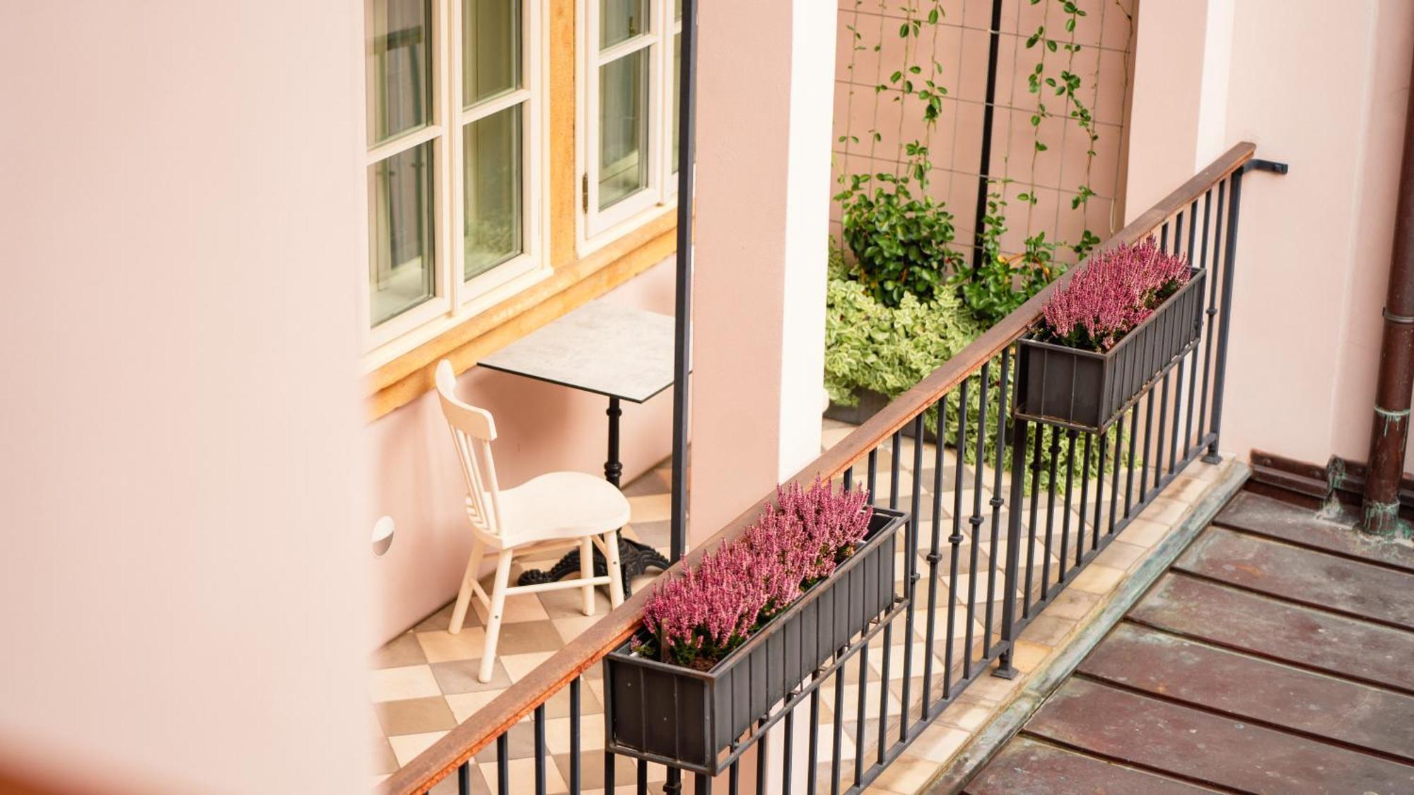 Hotel Golden Key Prague Castle Екстериор снимка