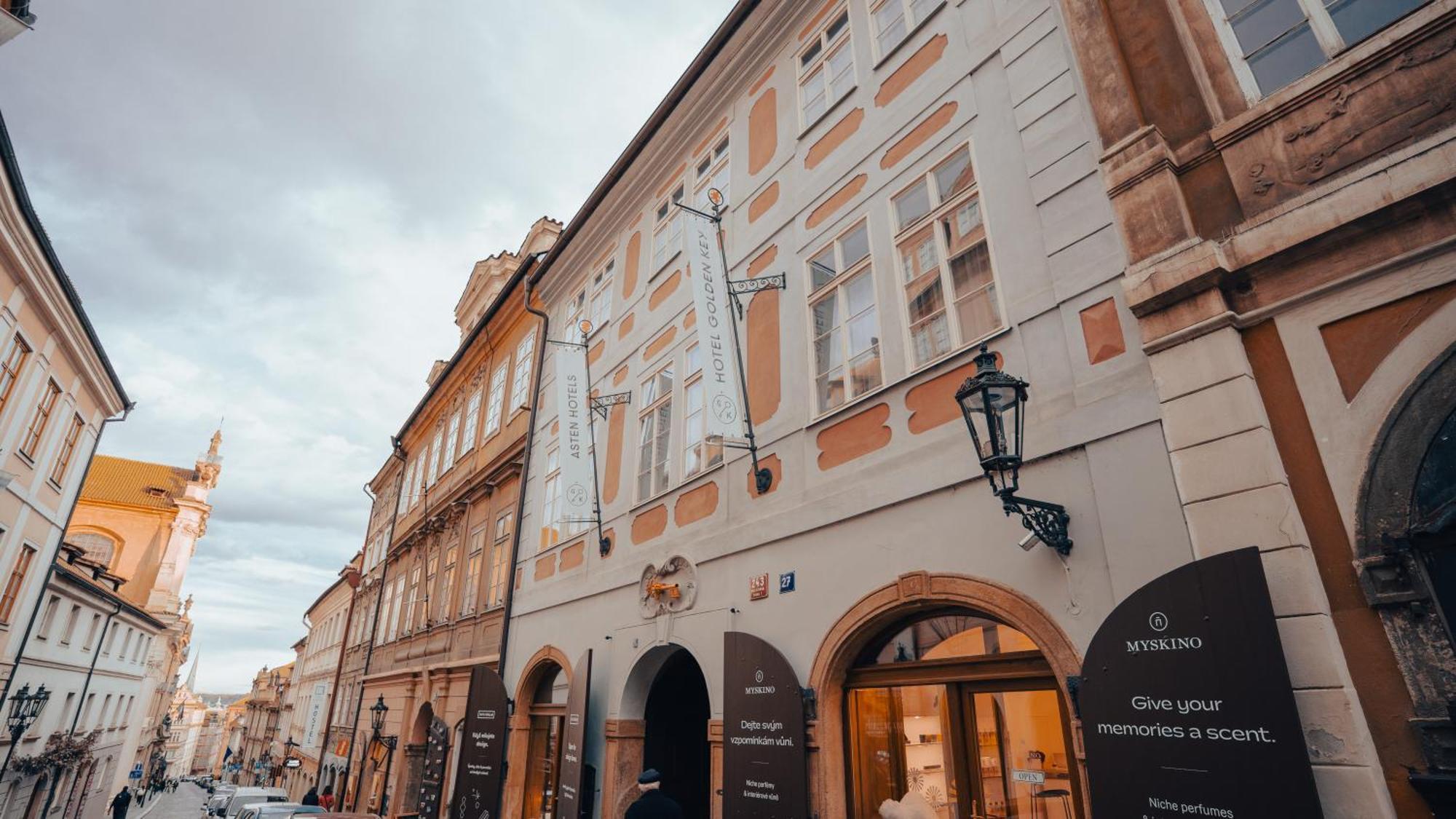 Hotel Golden Key Prague Castle Екстериор снимка