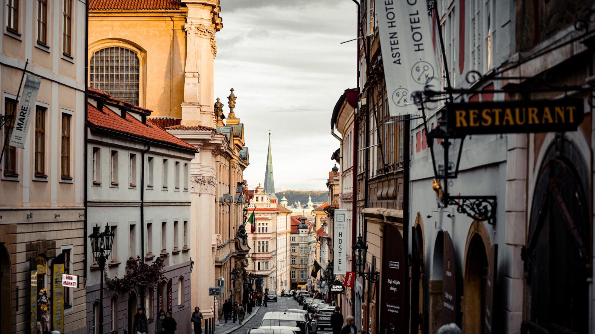 Hotel Golden Key Prague Castle Екстериор снимка