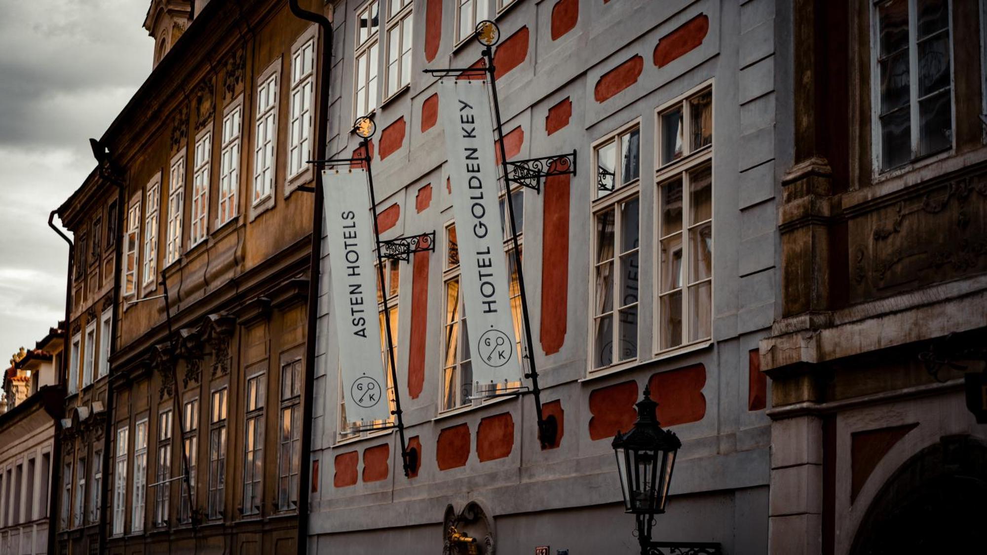 Hotel Golden Key Prague Castle Екстериор снимка