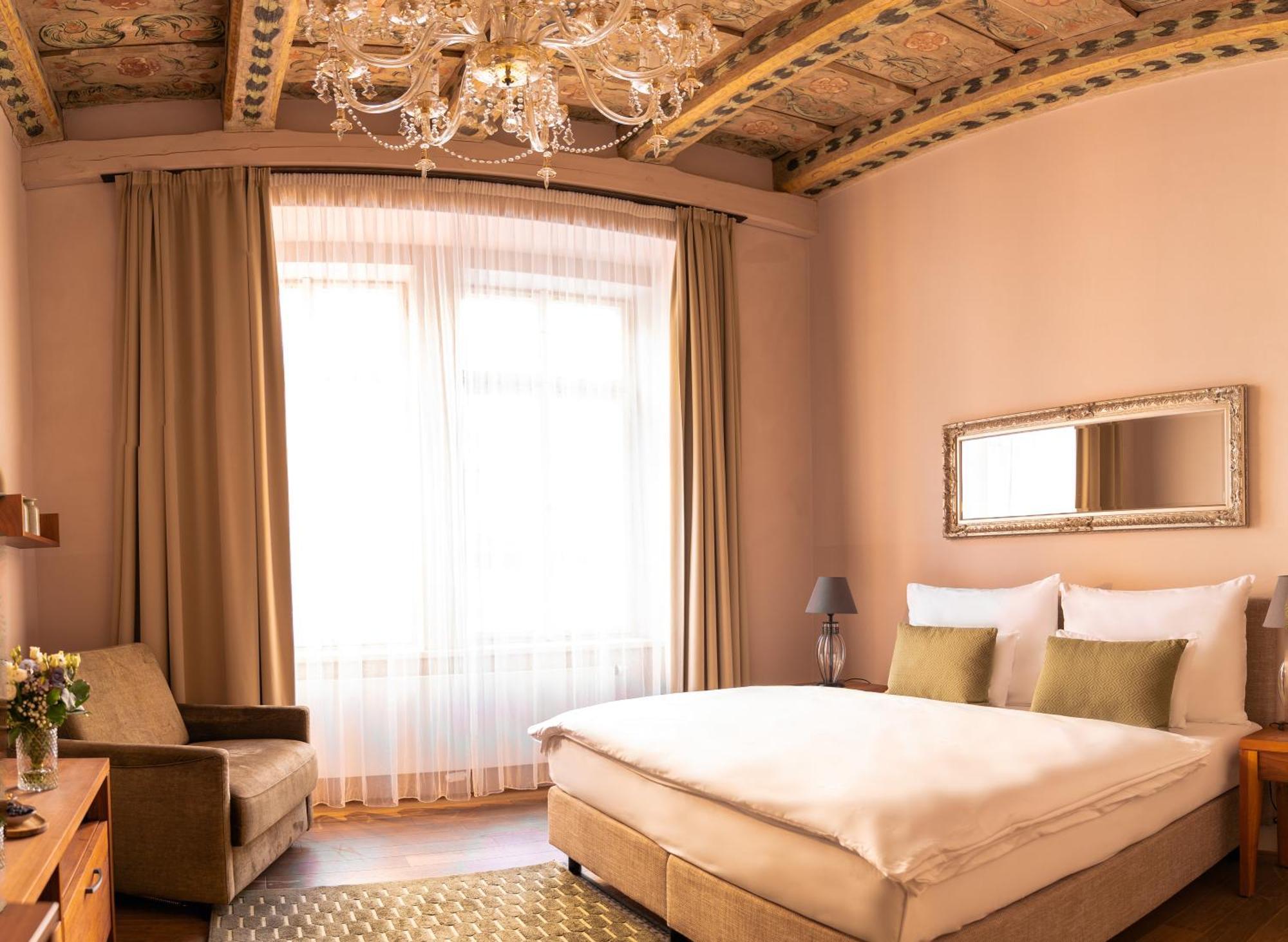 Hotel Golden Key Prague Castle Екстериор снимка