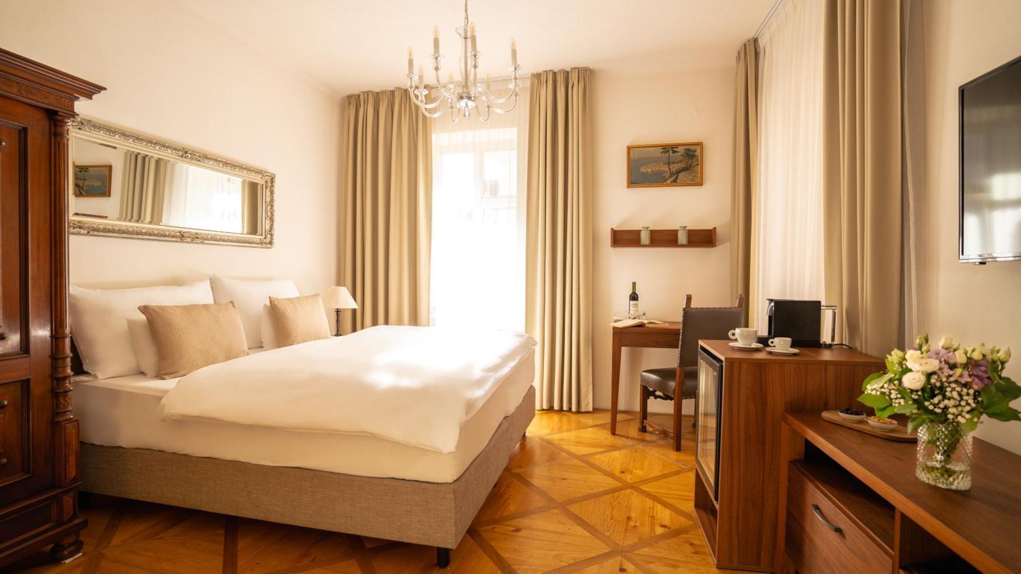 Hotel Golden Key Prague Castle Екстериор снимка